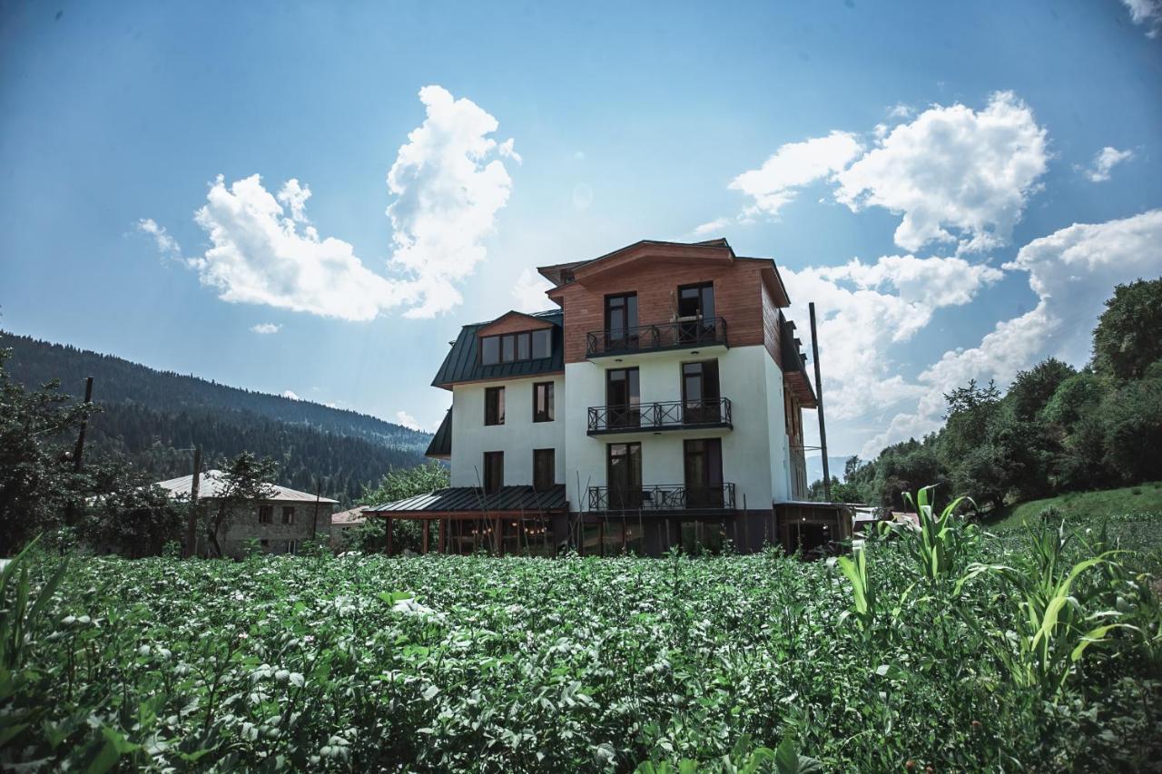 Latour Mestia Bagian luar foto